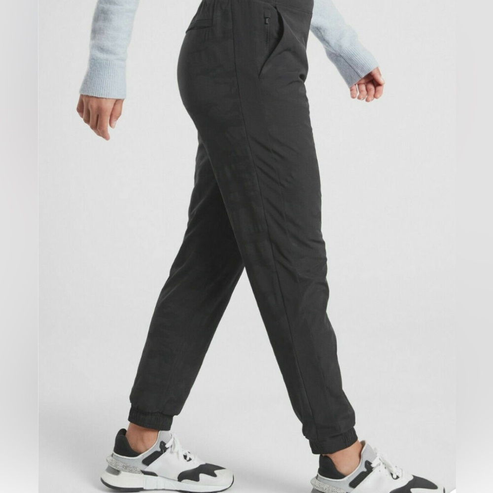 Athleta textured black Brooklyn jogger